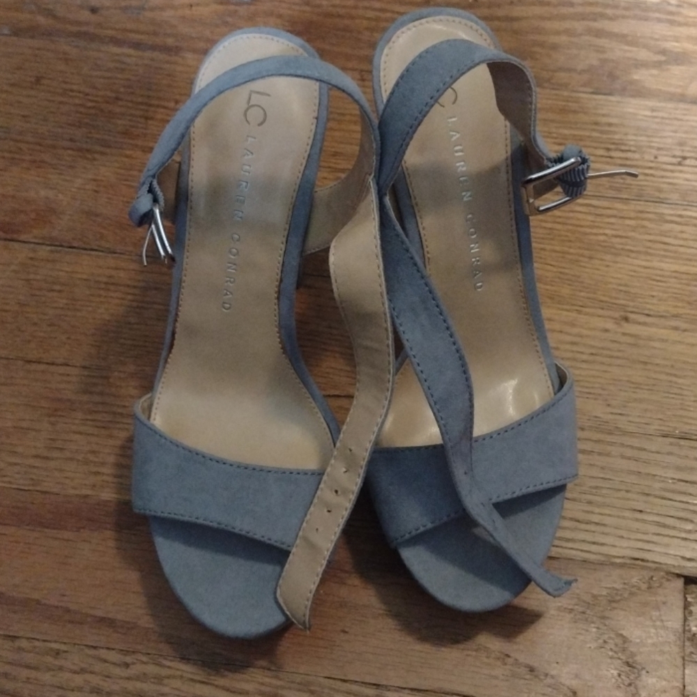 Lauren Conrad size 6 blue suede heels